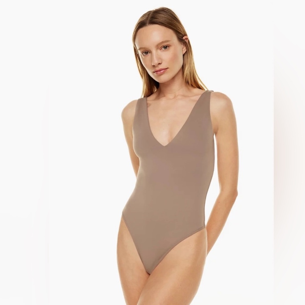 Babaton Contour V-Neck Bodysuit